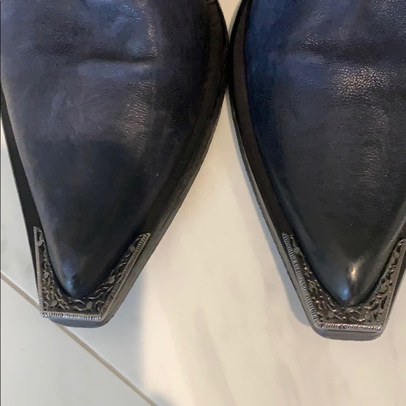 Stunning Embroidered and adorned Cowboy boots. - Picture 2 of 8